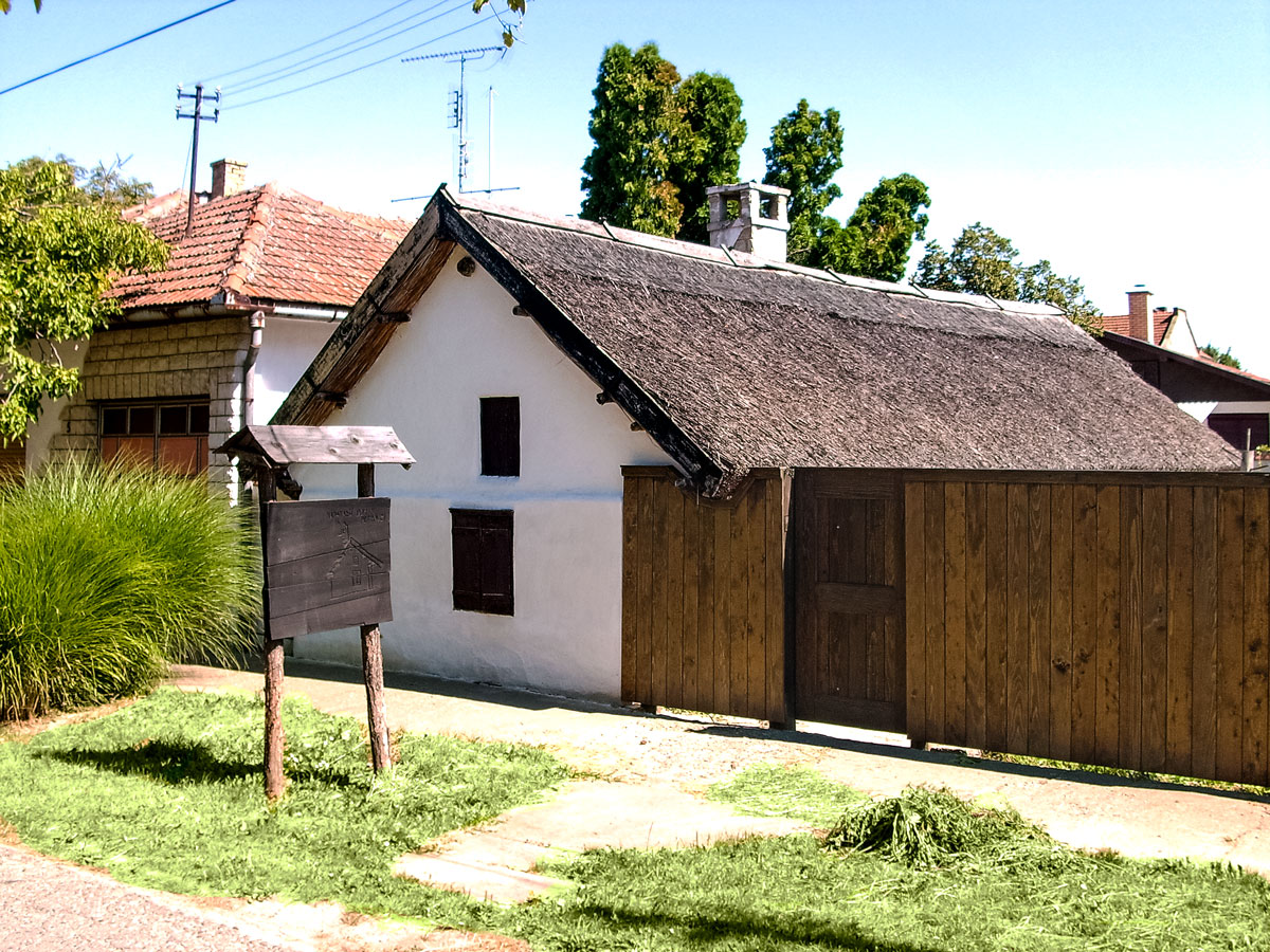 Zavičajna kuća
